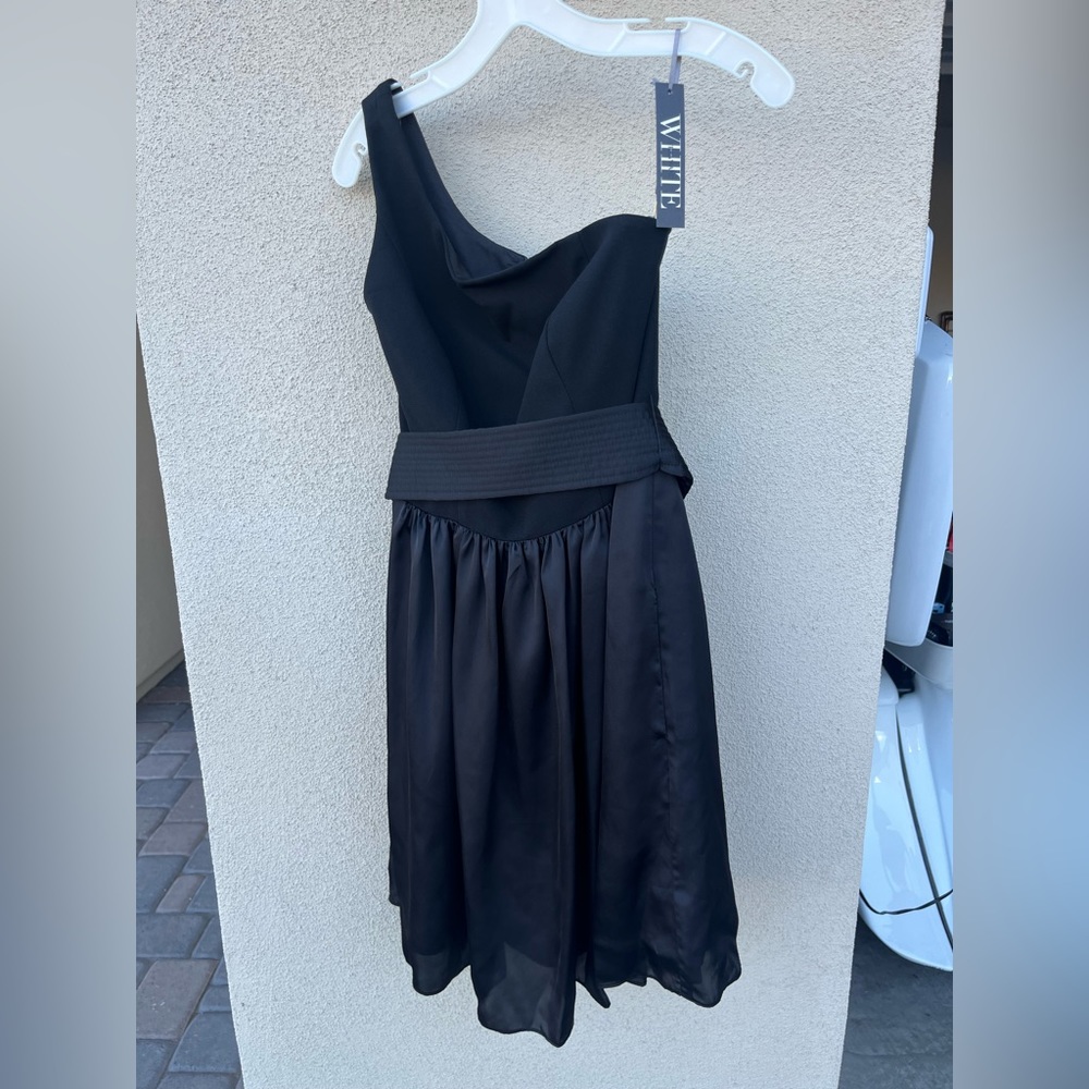 Vera Wang black short bridesmaid dress size 4 one shoulder David’s Bridal - Picture 5 of 12